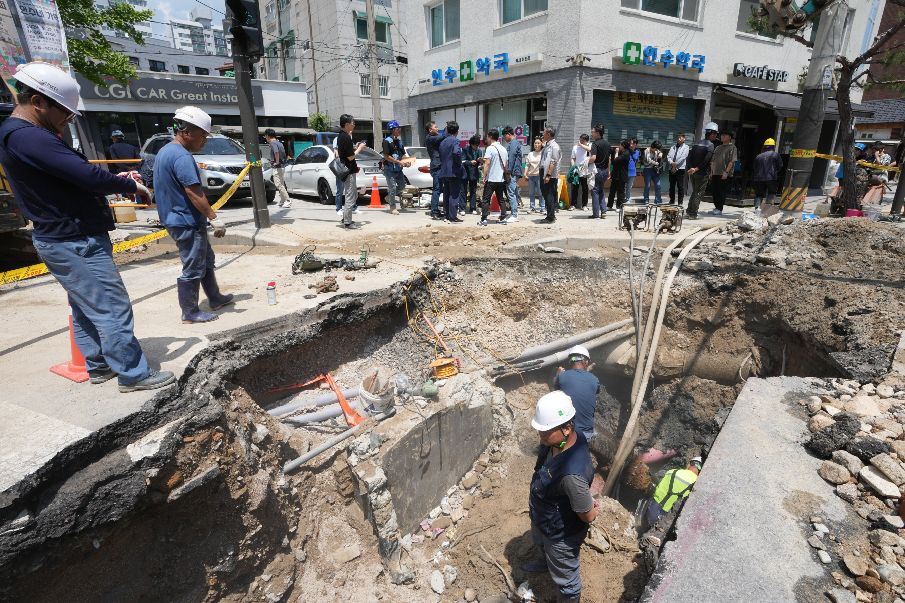 국립재활원 앞 사거리 수도관 파손 현장 시찰