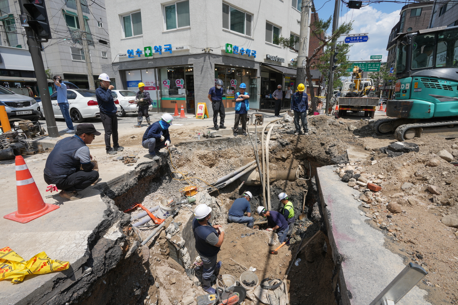 국립재활원 앞 사거리 수도관 파손 현장 시찰